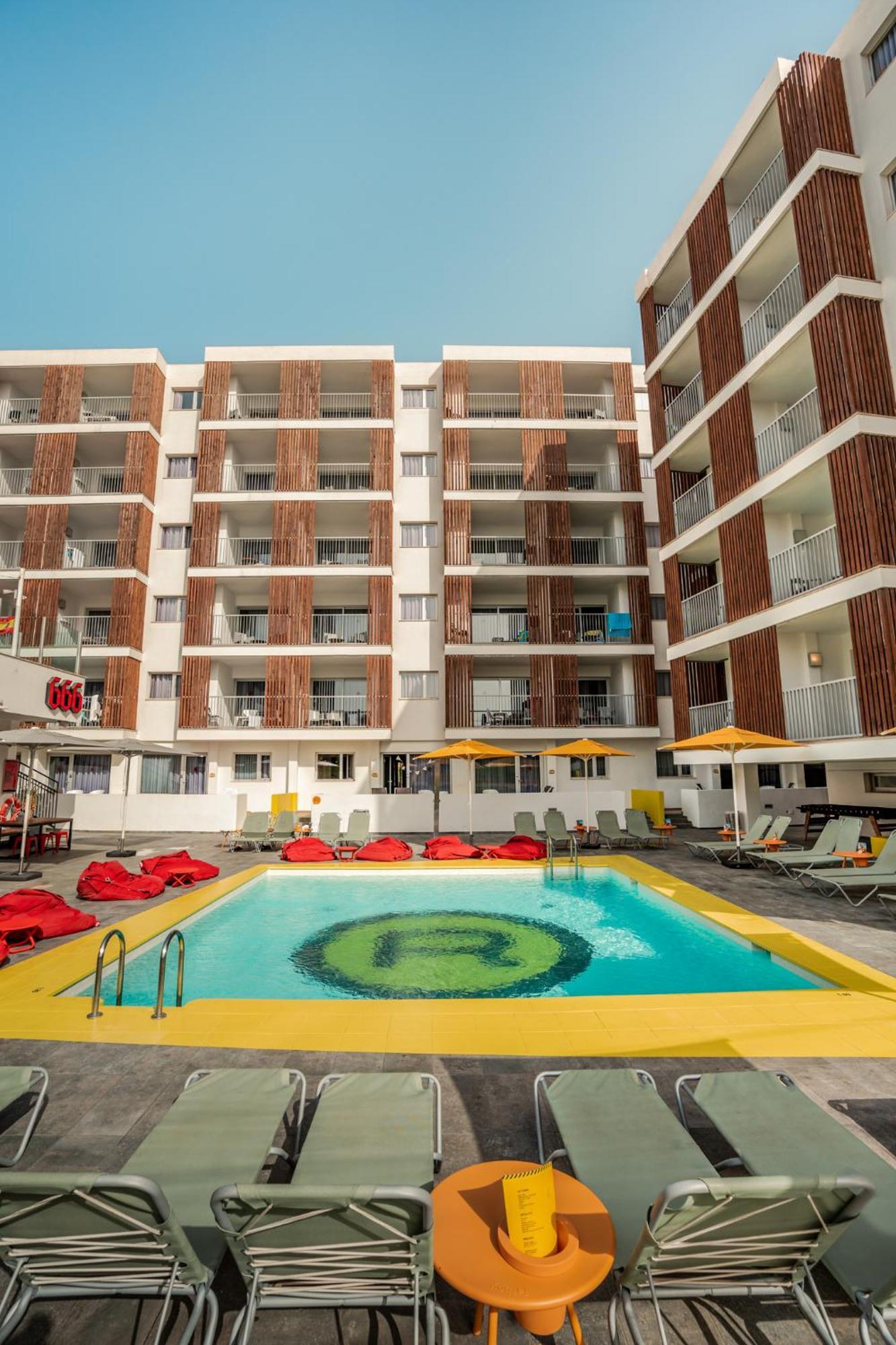 Ryans Ibiza Apartments - Only Adults Ngoại thất bức ảnh